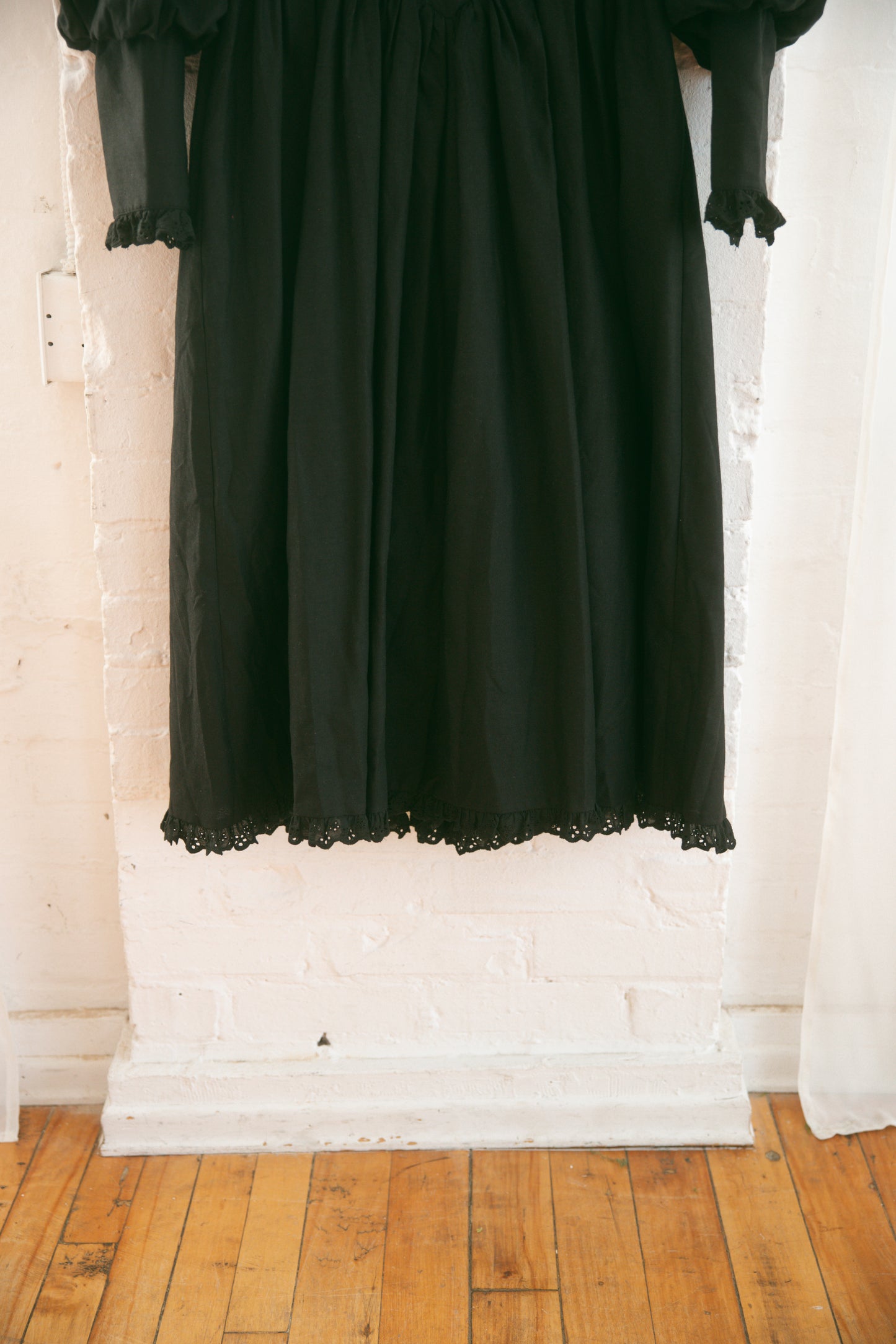 Anne Long Sleeve Obsidian - July Pre-Order