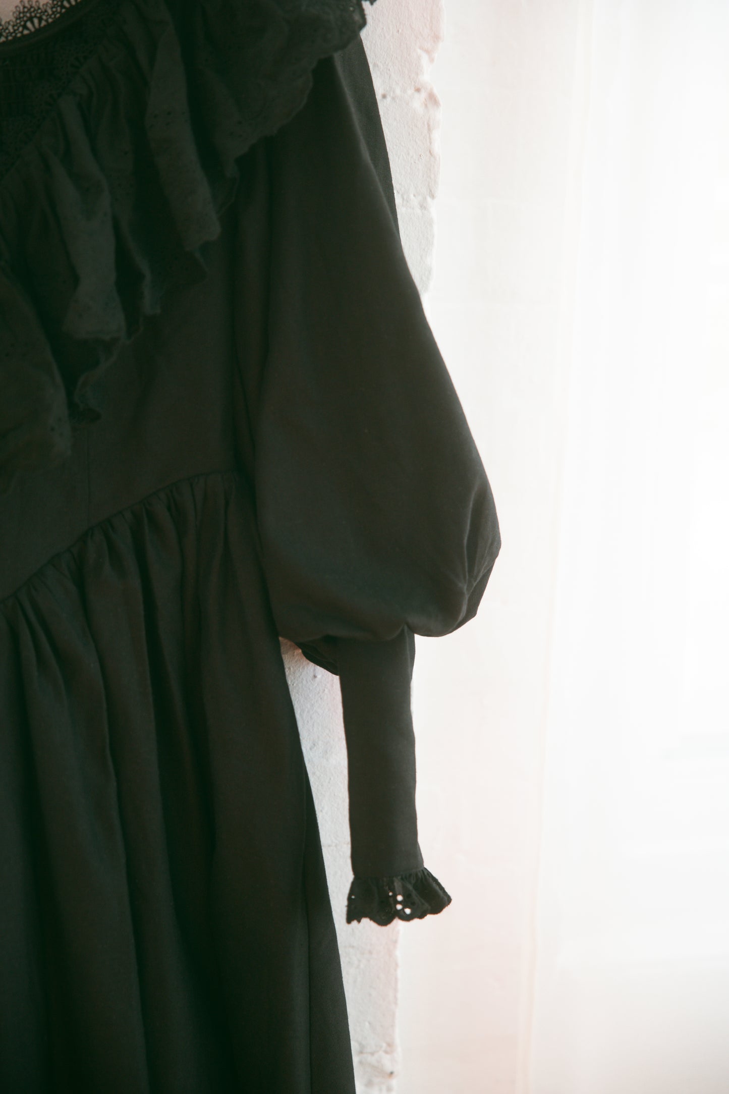 Anne Long Sleeve Obsidian - July Pre-Order